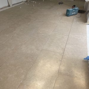 Newbury Limestone been installed by Simali Stone showing random lengths and ungrouted lines