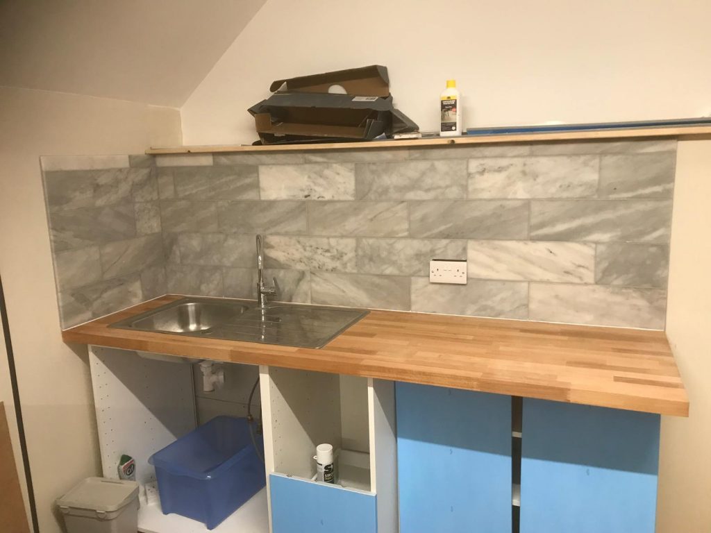 Marble kitchen wall tiles installed by Simali Stone in Tisbury, Wiltshire.
