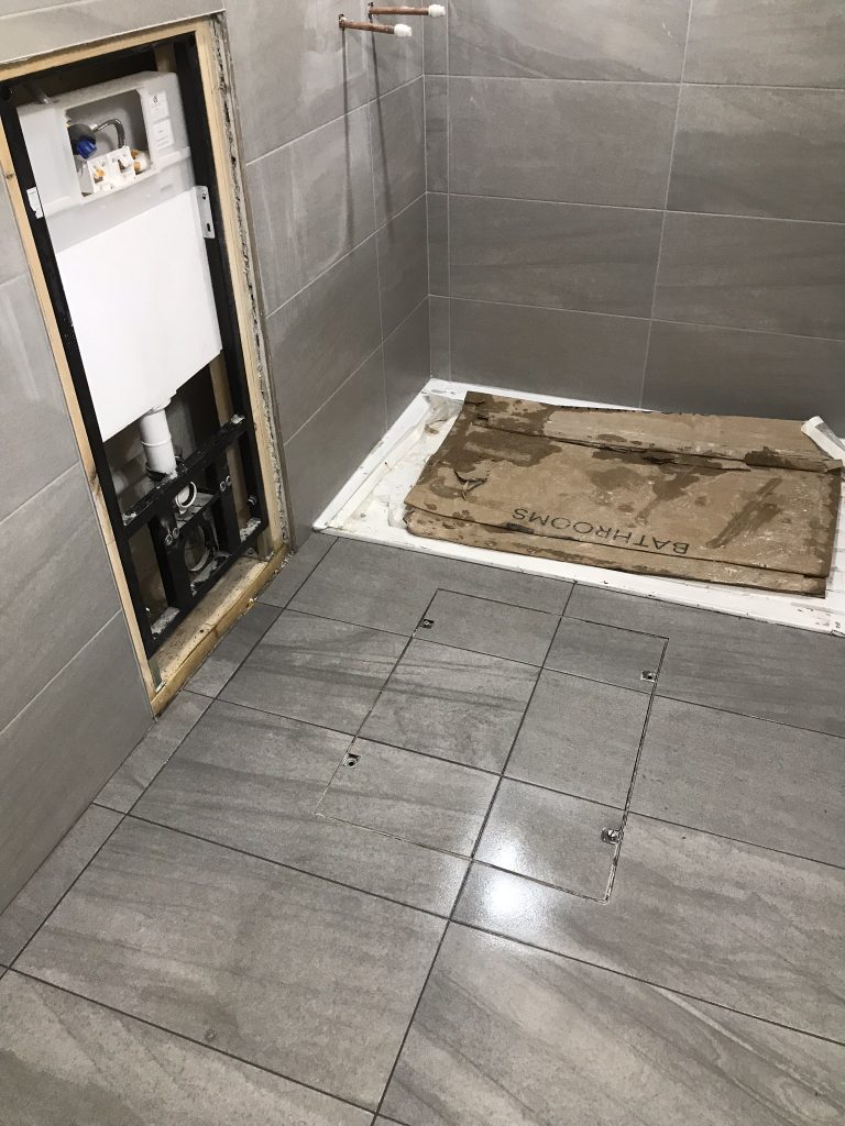 walk in shower bathroom floor tiles with central drain cover detail 600x400 porcelain tiles