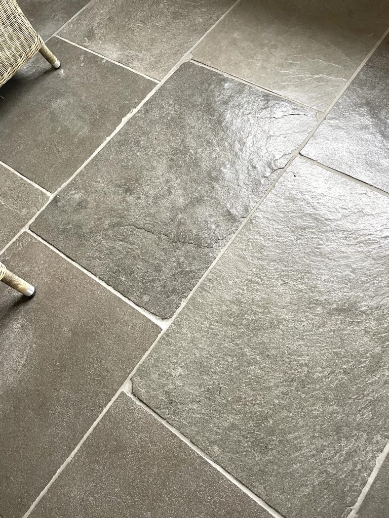 Close up of Ludlow limestone showing random length flagstones