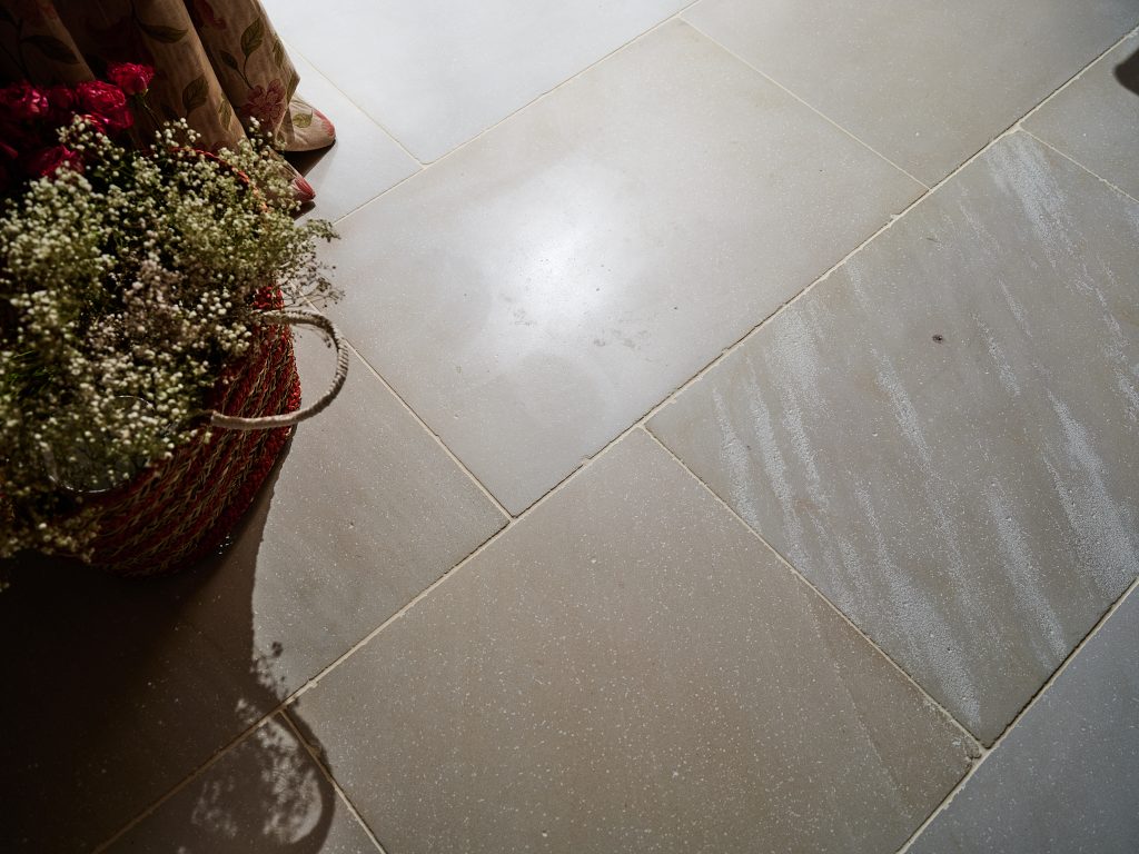 Goodwood sandstone showing a riven texture and random length stones